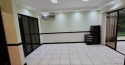 Oficinas en Rohrmoser con amplisimo parqueo! Venta o alquiler