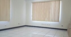 Oficinas en Rohrmoser con amplisimo parqueo! Venta o alquiler