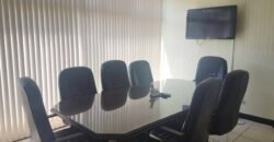 Oficinas en Rohrmoser con amplisimo parqueo! Venta o alquiler