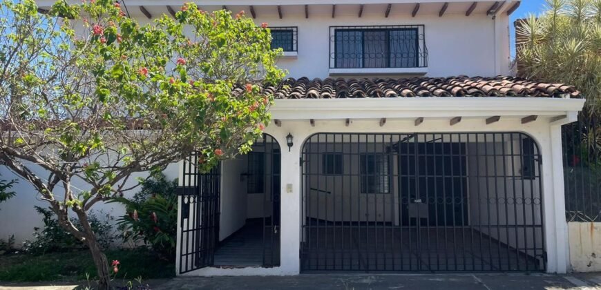 ¡Casa en Venta en Zona Tranquila y Bonita(Rohrmoser)!