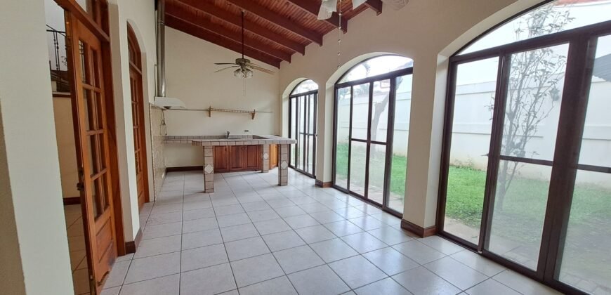 ¡Venta: Casa de Lujo en Trejos Montealegre, Escazú!