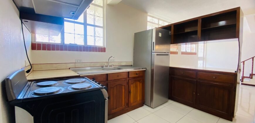 Venta de casa elegante en Trejos Montealegre, Escazú