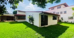 Venta de casa elegante en Trejos Montealegre, Escazú