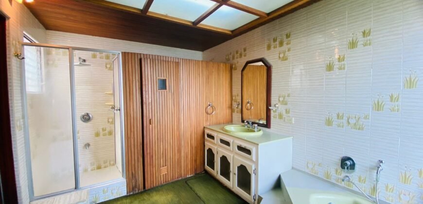 Venta de casa elegante en Trejos Montealegre, Escazú