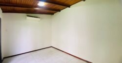 Venta de casa elegante en Trejos Montealegre, Escazú