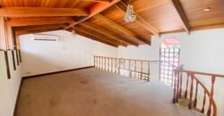 Venta de casa elegante en Trejos Montealegre, Escazú