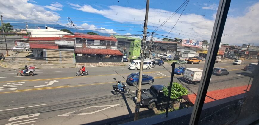 ¡Edificio de uso comercial con alta visibilidad! – Pavas