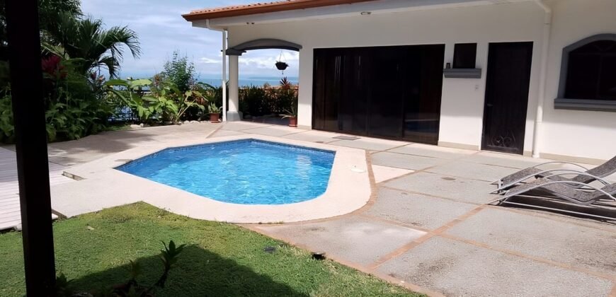 ¡Casa con Vista al Océano en el Club de Playa Punta Leona!