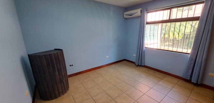 ¡Casa de Lujo en Venta con Vista Increíble al Parque!