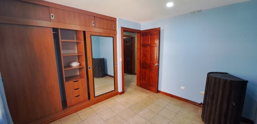 ¡Casa de Lujo en Venta con Vista Increíble al Parque!