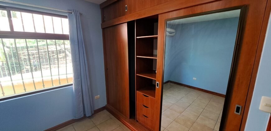 ¡Casa de Lujo en Venta con Vista Increíble al Parque!