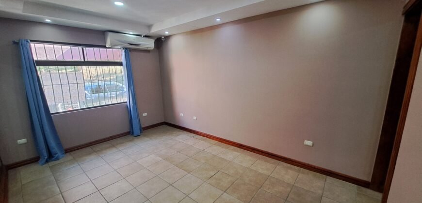 ¡Casa de Lujo en Venta con Vista Increíble al Parque!