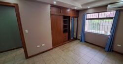 ¡Casa de Lujo en Venta con Vista Increíble al Parque!