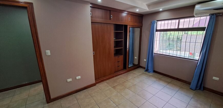 ¡Casa de Lujo en Venta con Vista Increíble al Parque!