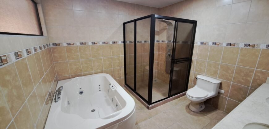 ¡Casa de Lujo en Venta con Vista Increíble al Parque!