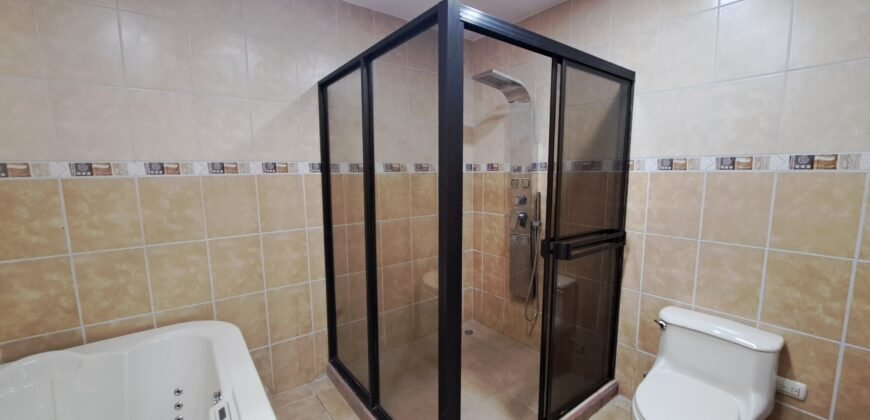 ¡Casa de Lujo en Venta con Vista Increíble al Parque!
