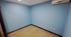 ¡Casa de Lujo en Venta con Vista Increíble al Parque!
