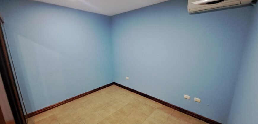¡Casa de Lujo en Venta con Vista Increíble al Parque!