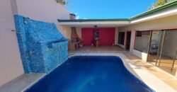 ¡Casa de Lujo en Venta con Vista Increíble al Parque!