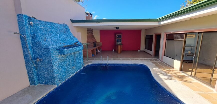 ¡Casa de Lujo en Venta con Vista Increíble al Parque!