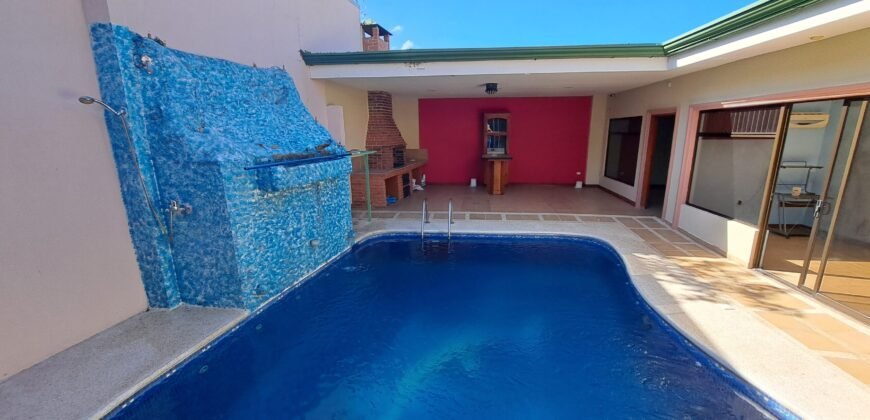 ¡Casa de Lujo en Venta con Vista Increíble al Parque!