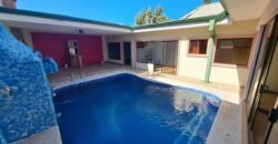 ¡Casa de Lujo en Venta con Vista Increíble al Parque!