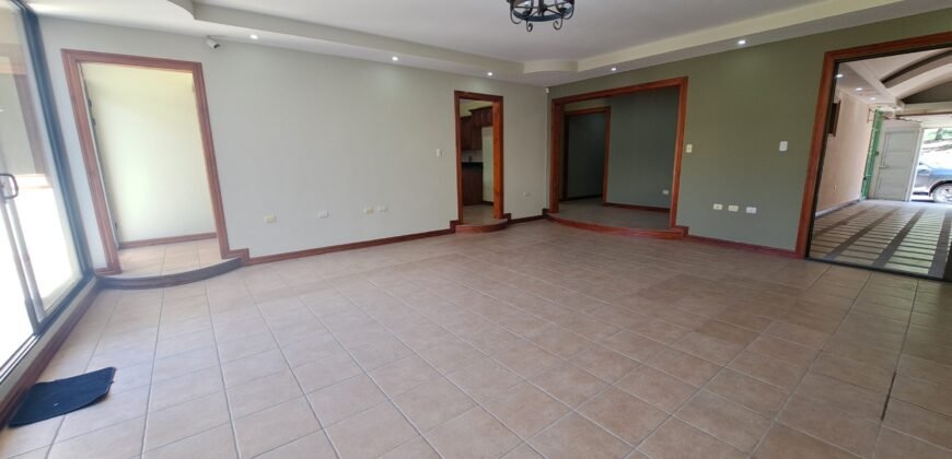 ¡Casa de Lujo en Venta con Vista Increíble al Parque!